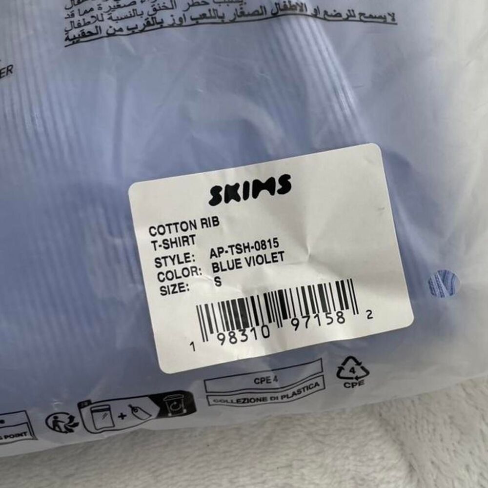New with tags SKIMS Cotton Rib T Shirt size small - Picture 2 of 4